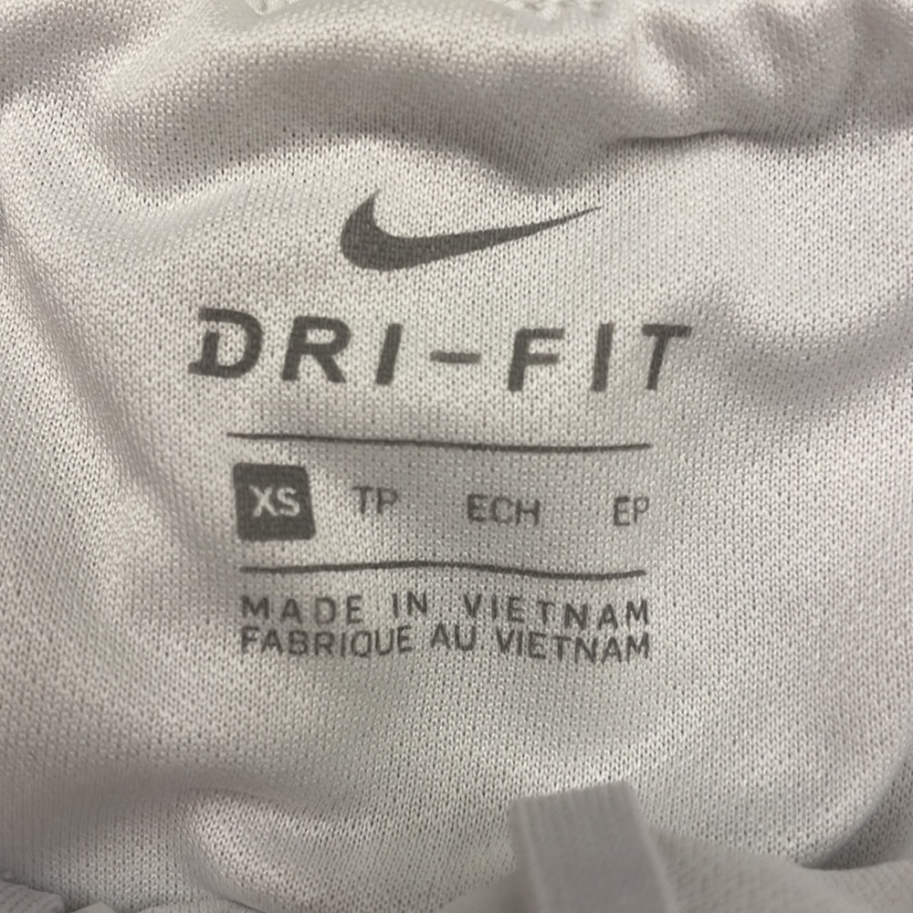 Woman’s white Nike dry-fit shorts size xs - Picture 4 of 4